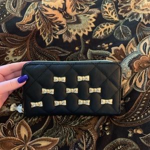 Betsey Johnson black zip wallet w/ gold bows